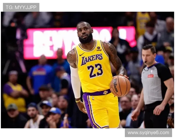 詹姆斯复出助湖人逆转胜勇士 维金斯受伤缺席全场影响比赛走势