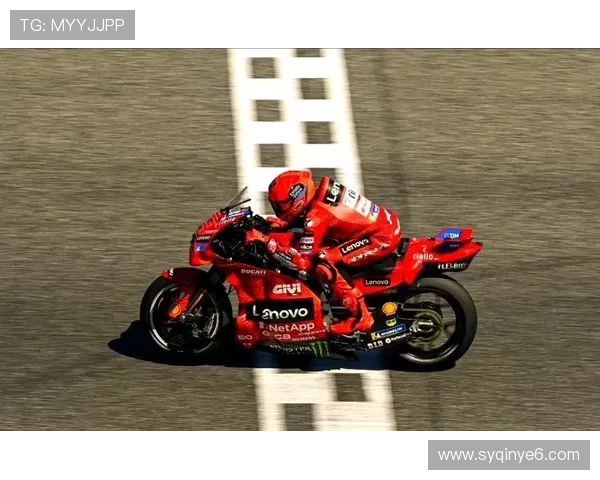 MotoGP赛季新星崛起：年轻车手挑战老将霸主地位，赛场精彩纷呈