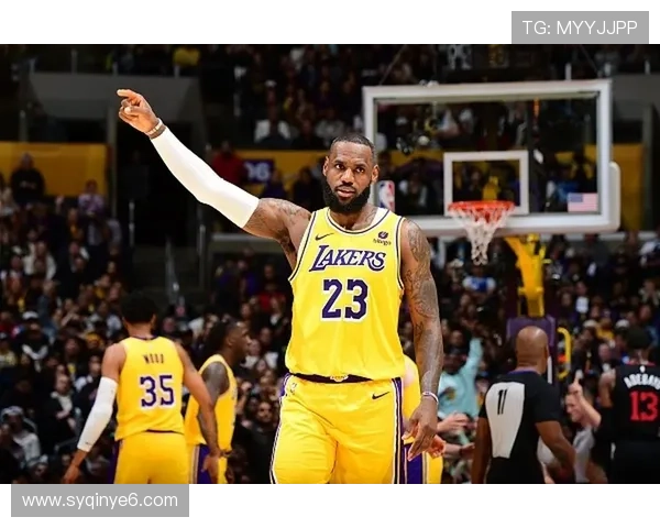 NBA最新动向：詹姆斯复出战斗力全开 新秀赛季初表现令人惊艳